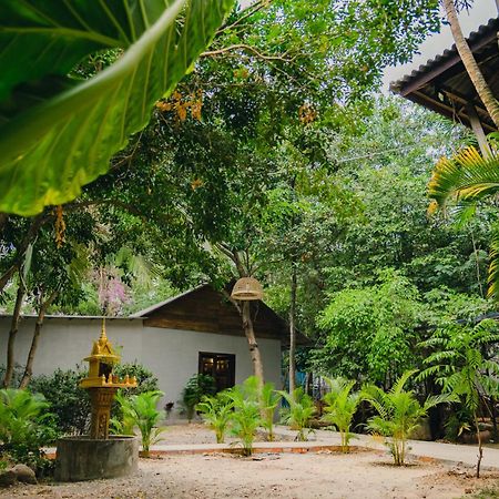 Banyan Tree Hostel Кампот Екстер'єр фото