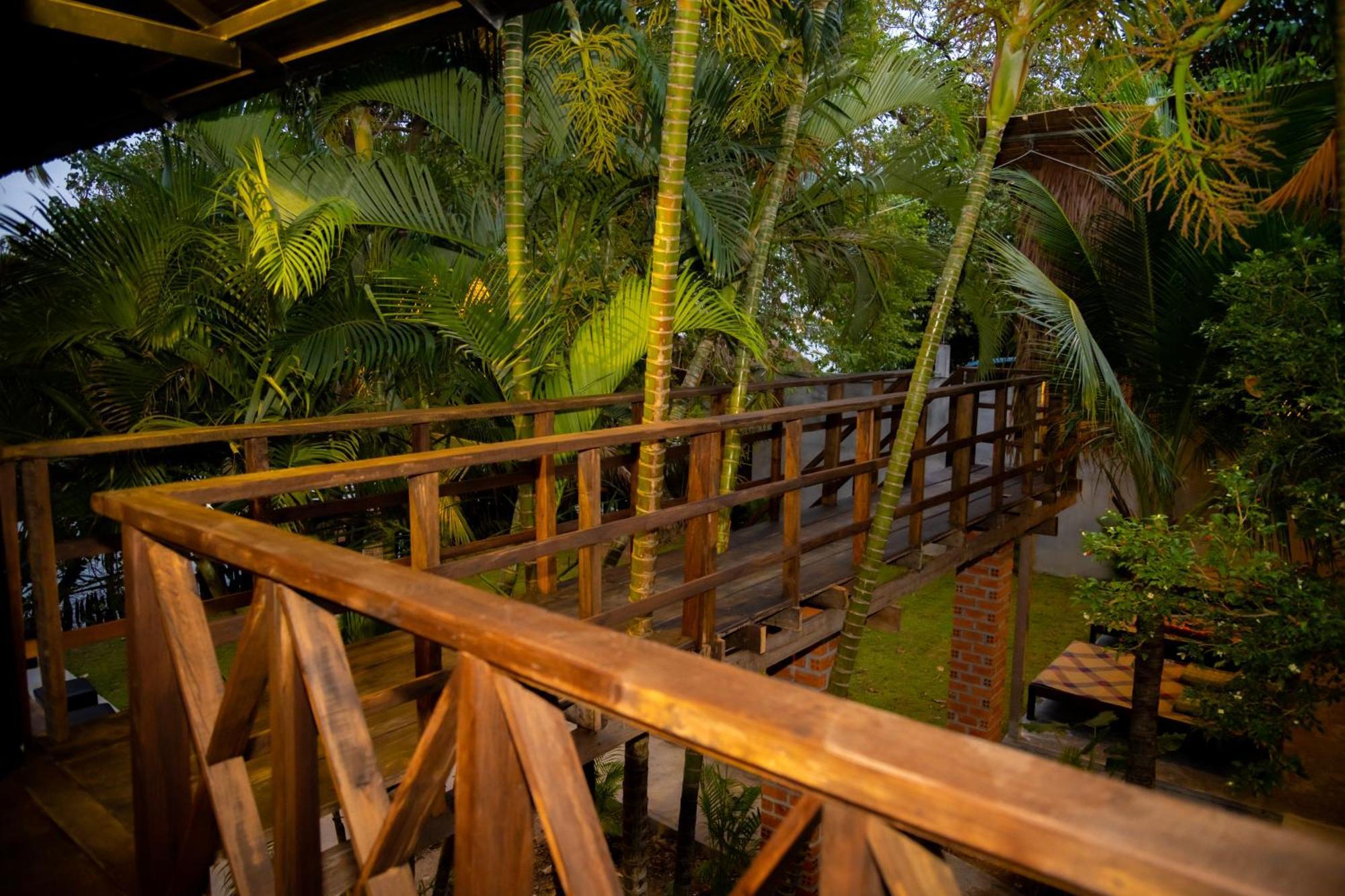 Banyan Tree Hostel Кампот Екстер'єр фото