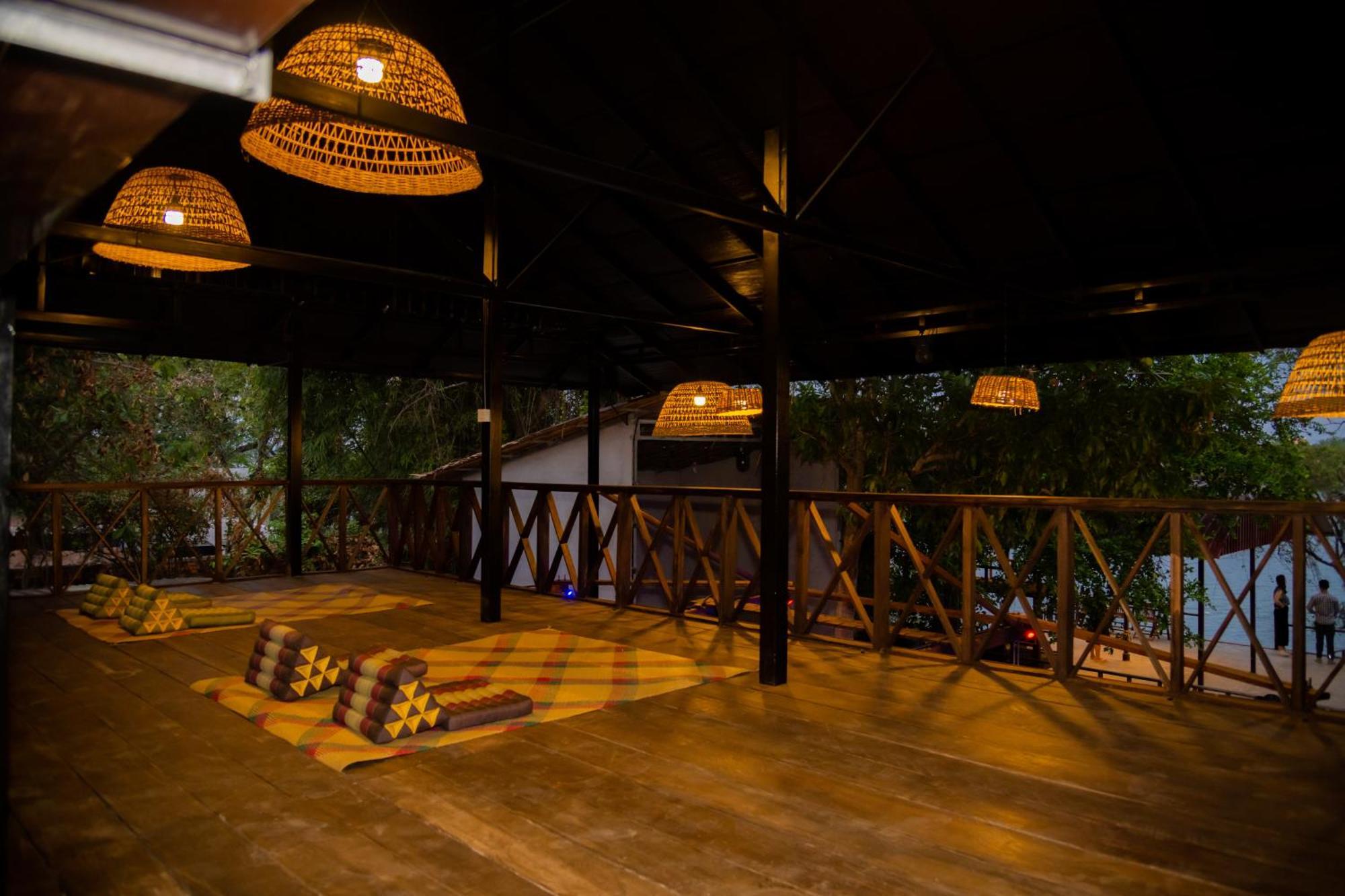 Banyan Tree Hostel Кампот Екстер'єр фото