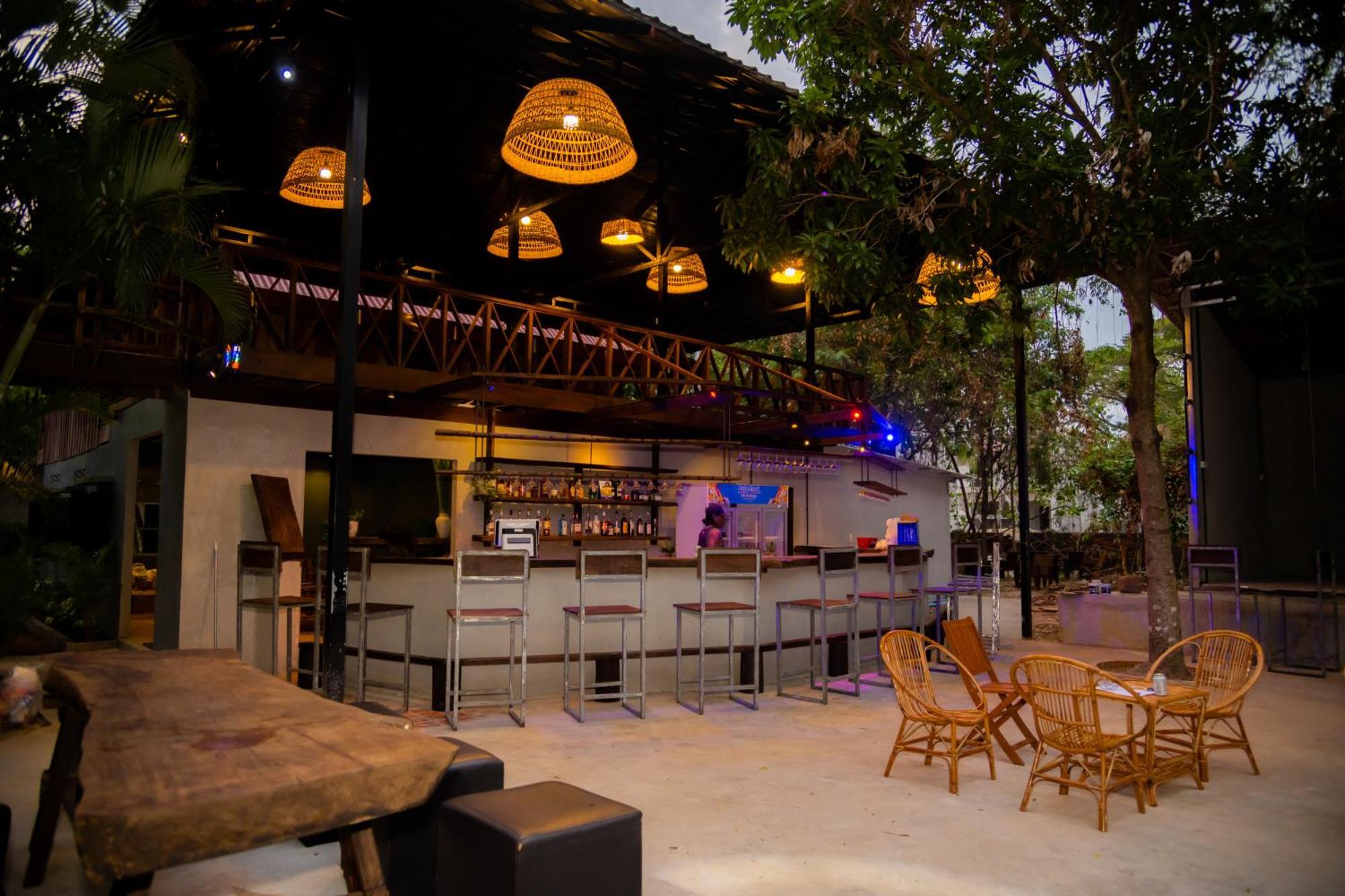 Banyan Tree Hostel Кампот Екстер'єр фото