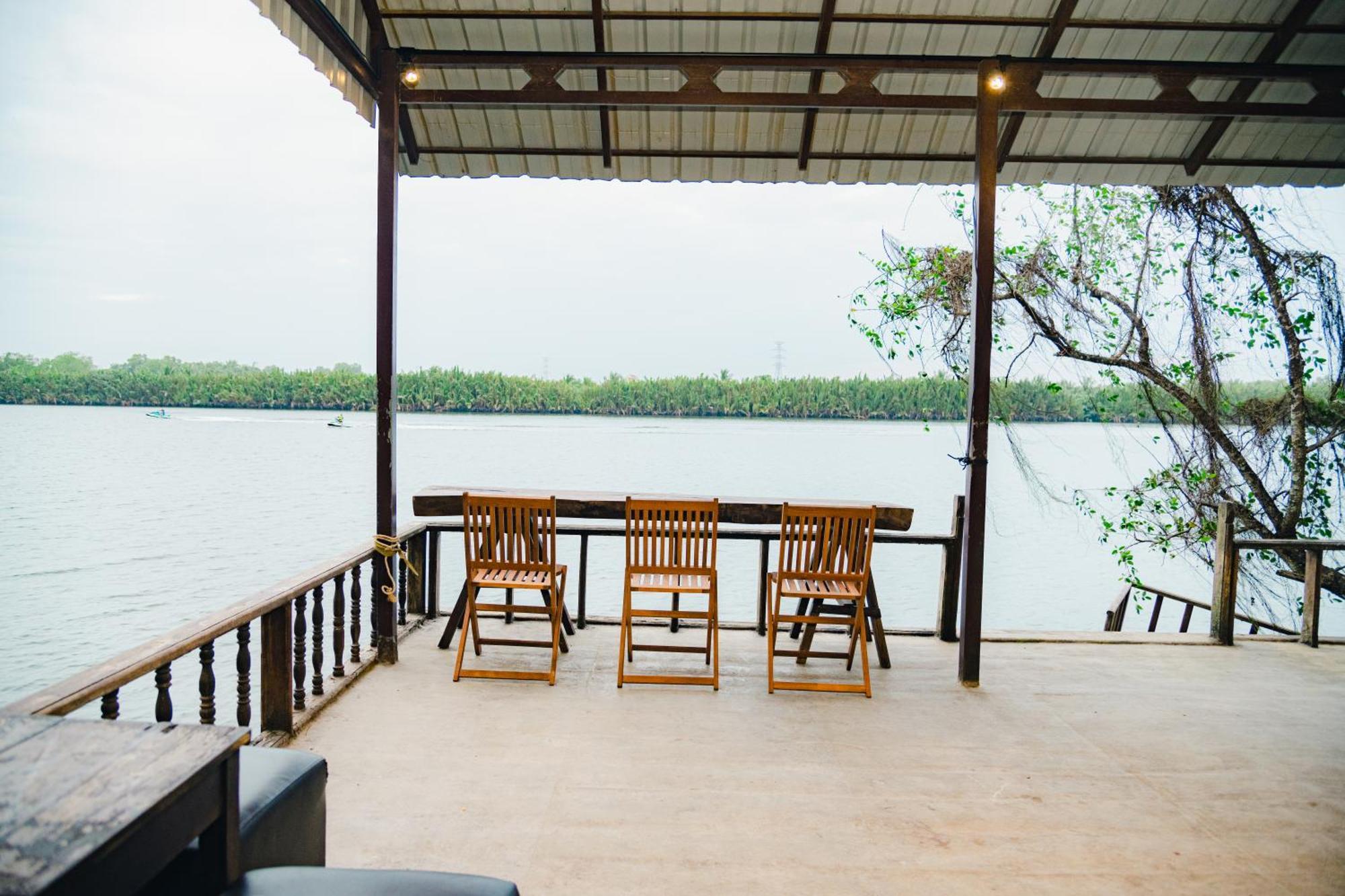 Banyan Tree Hostel Кампот Екстер'єр фото