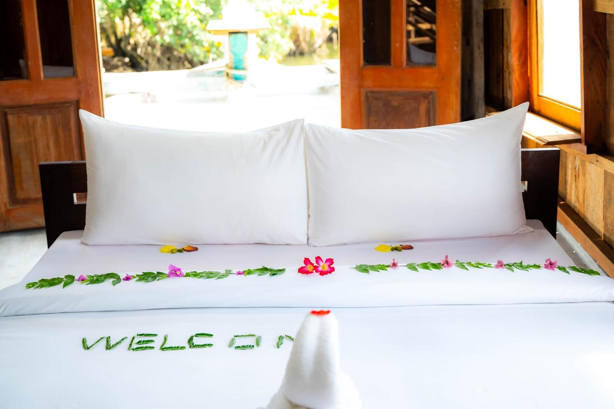 Banyan Tree Hostel Кампот Екстер'єр фото